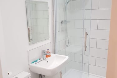 5 bed house, Hungerford street, Francis close hall, Cheltenham, GL504HW - Image 2